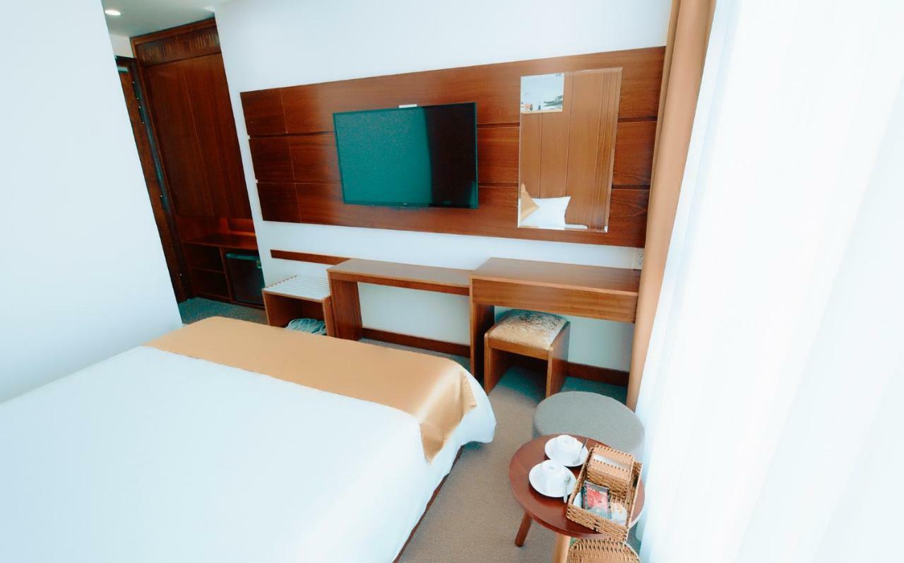 Mira Hotel Куинён Экстерьер фото